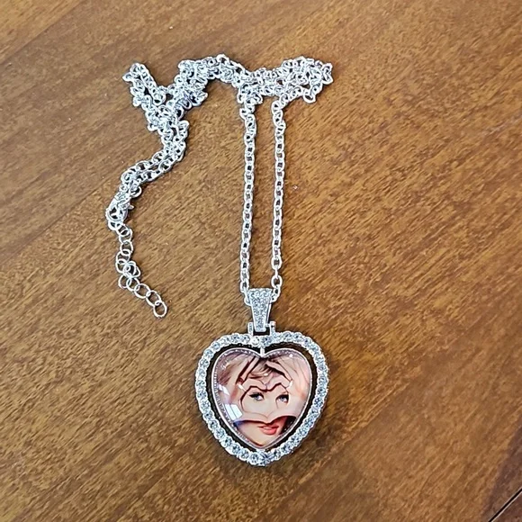 NWOT Rotating Heart Taylor Swift Inspired Necklace - Picture 5 of 5